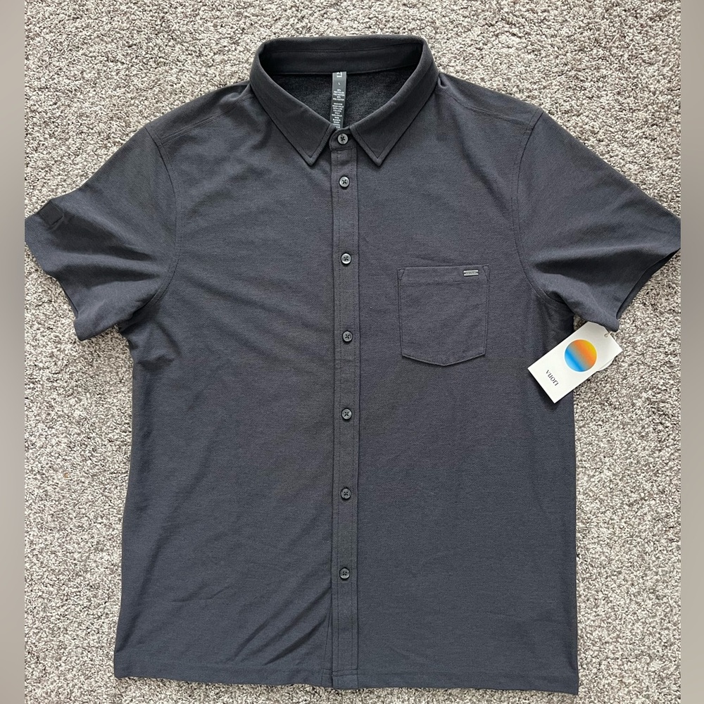 Vuori men’s button down shirt NWT
